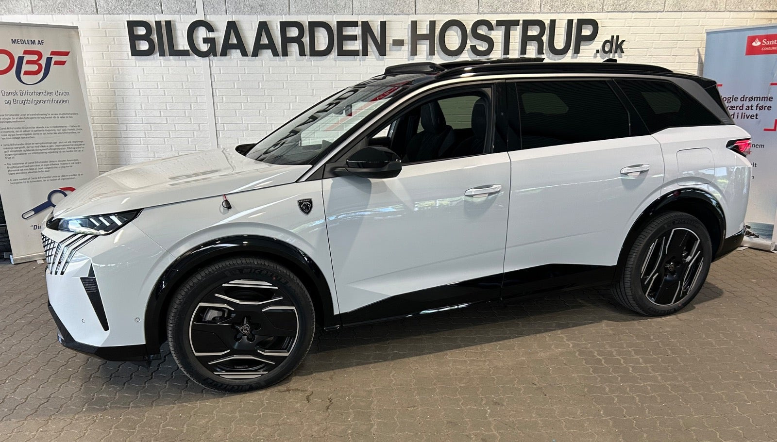 Hvid Peugeot e-5008 fra 2024