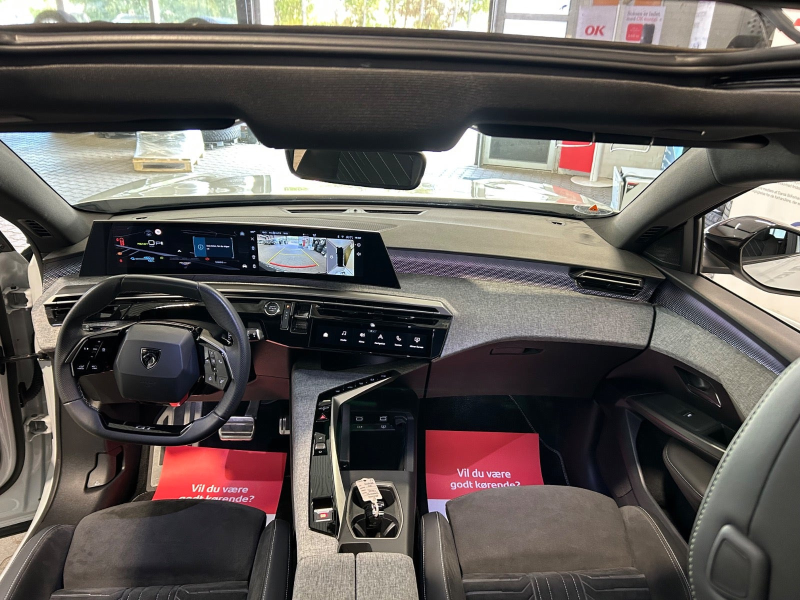 Hvid Peugeot e-5008 fra 2024