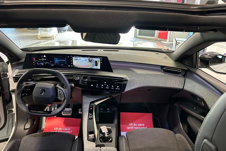 Hvid Peugeot e-5008 fra 2024