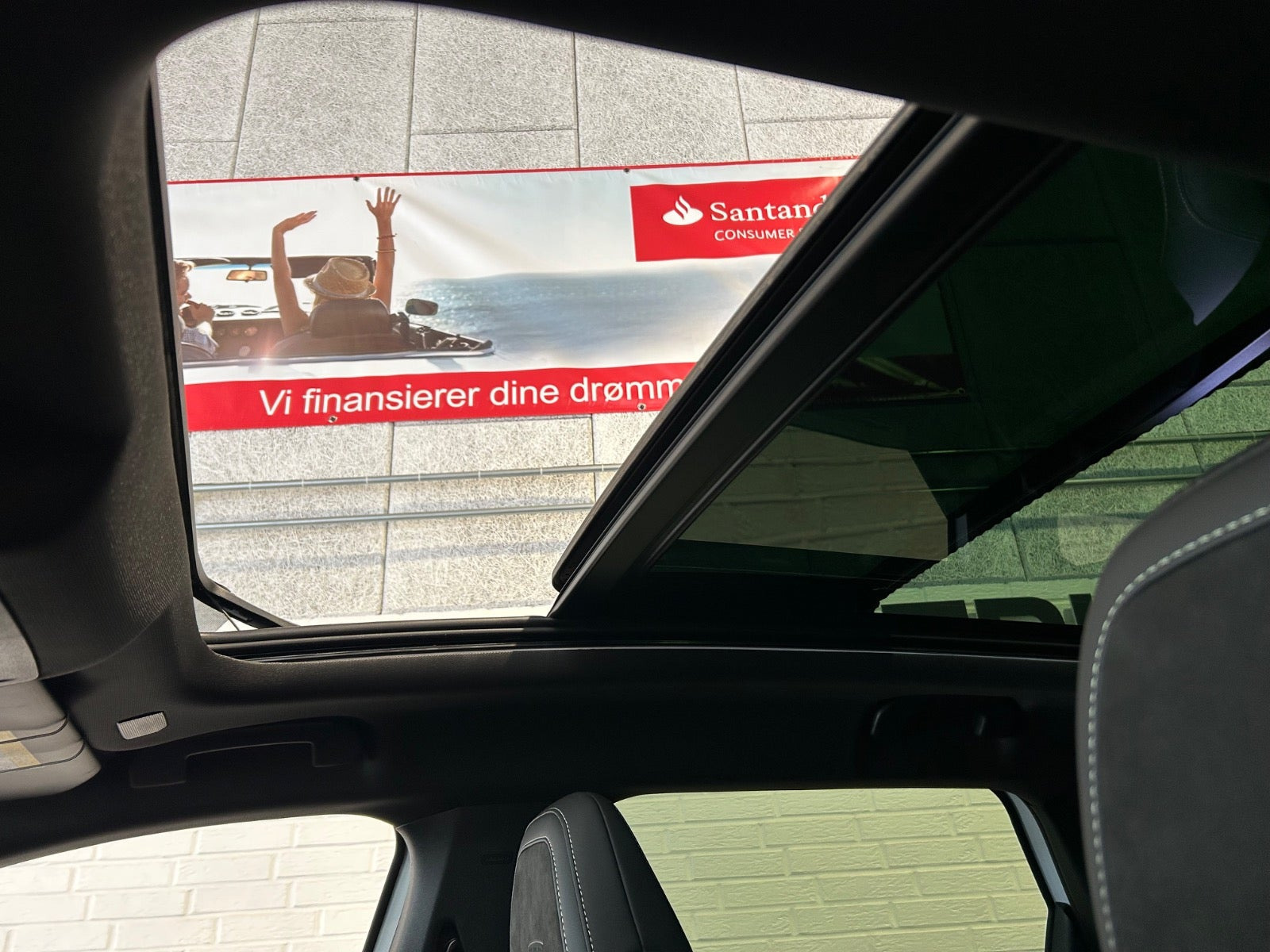 Hvid Peugeot e-5008 fra 2024