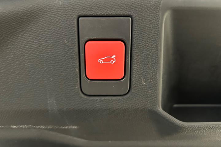 Hvid Peugeot e-5008 fra 2024
