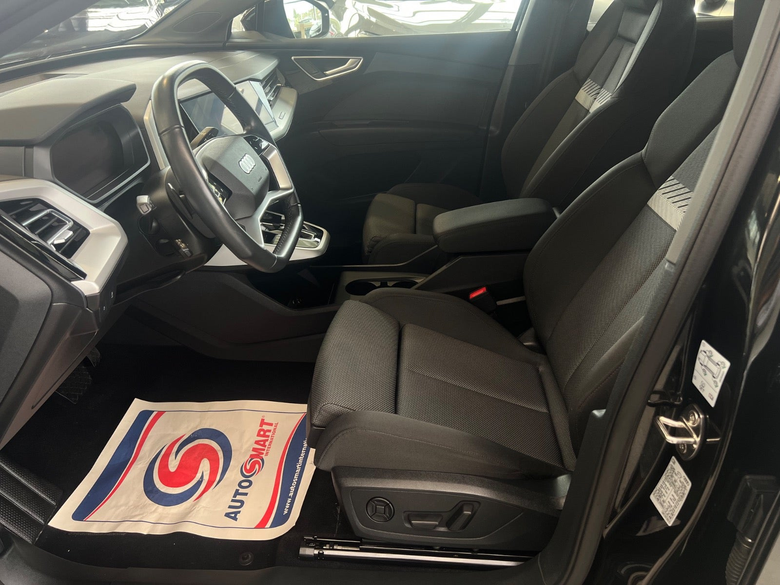 Sort Audi Q4 e-tron fra 2024