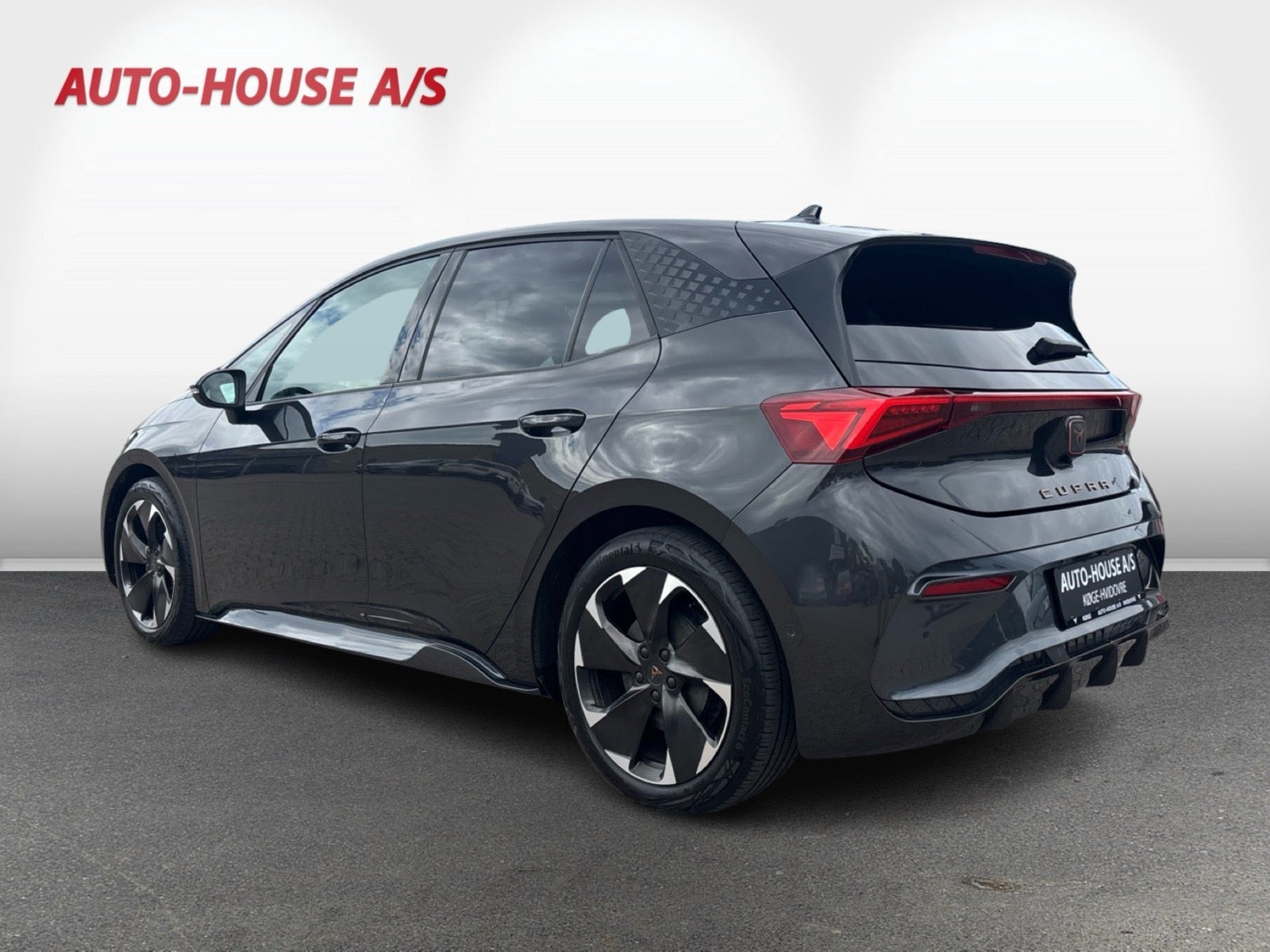 Grå Cupra Born fra 2023