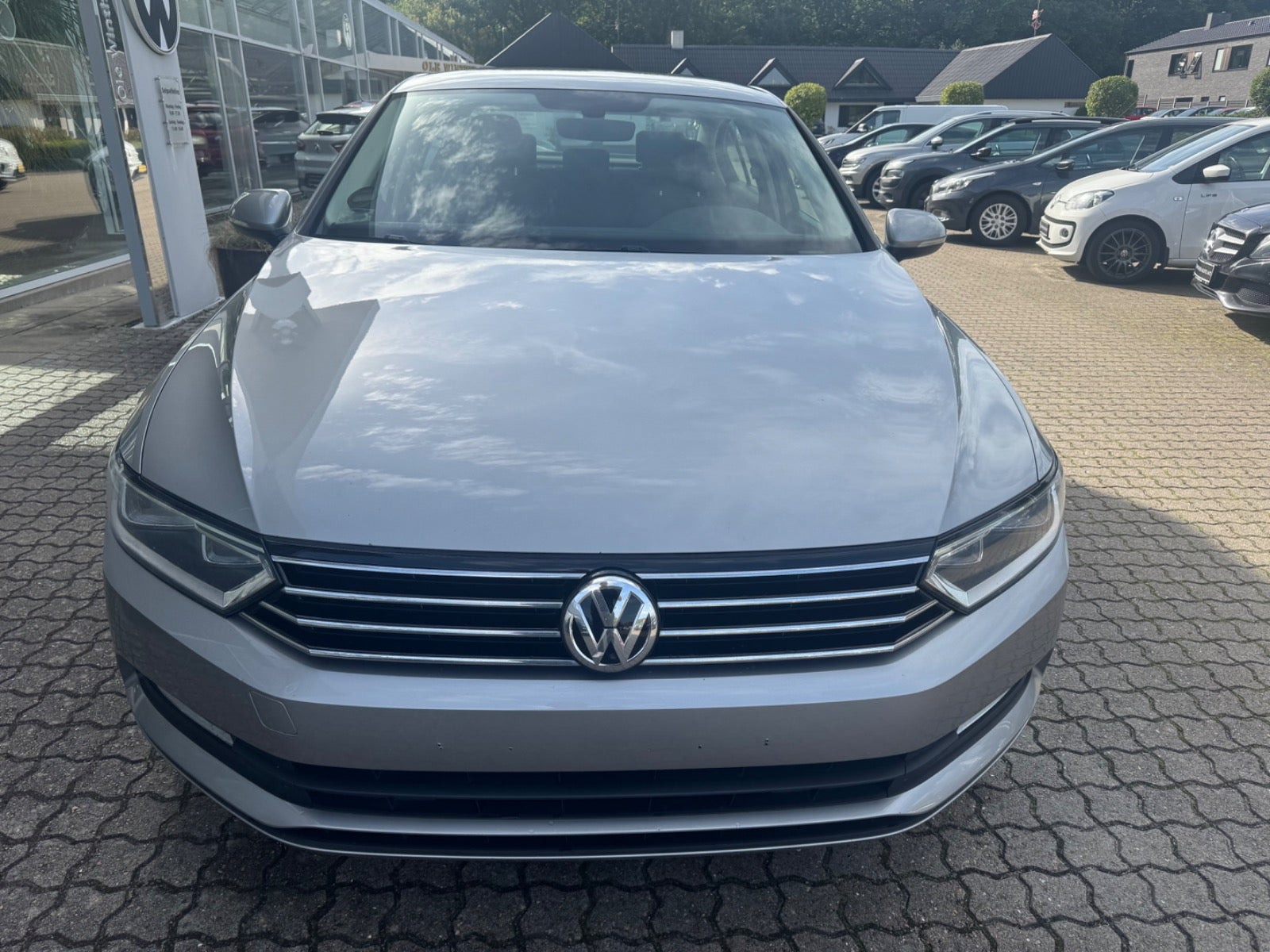 Sølv VW Passat fra 2016