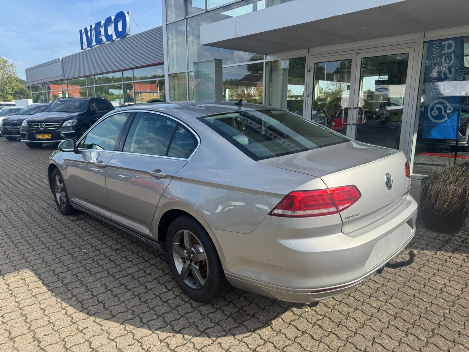 Sølv VW Passat fra 2016