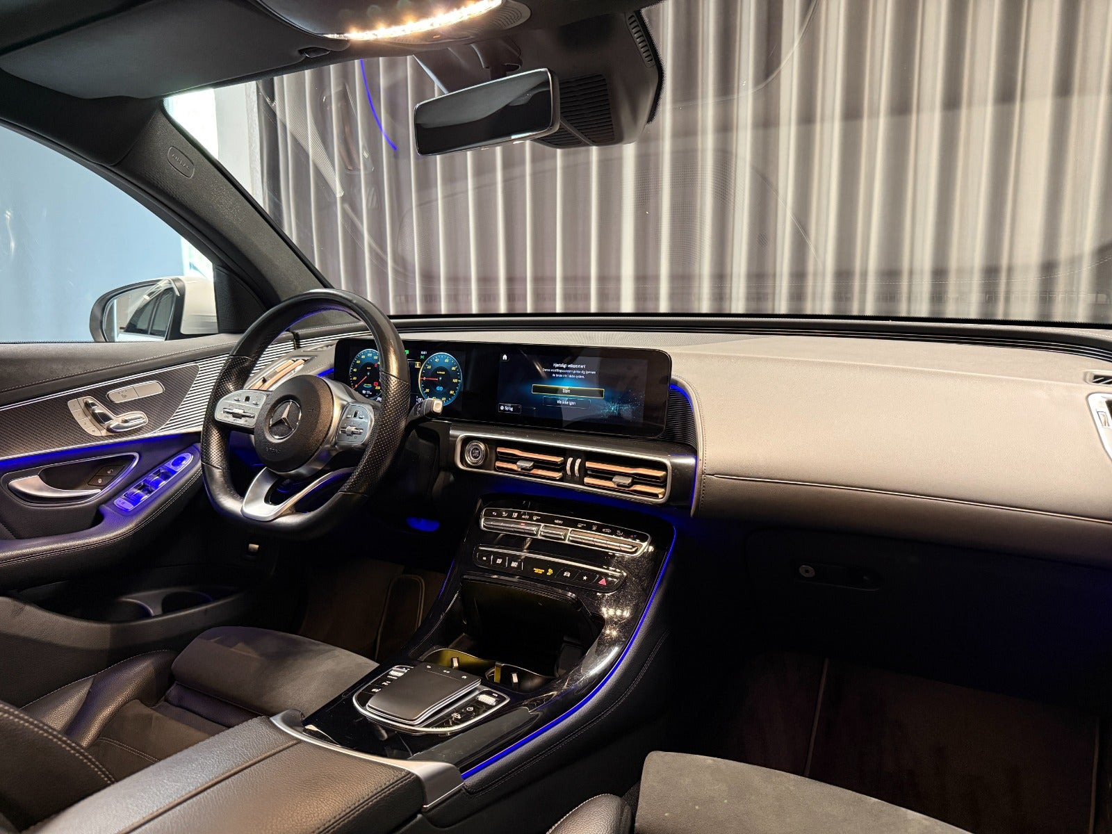 Hvid Mercedes EQC400 fra 2021