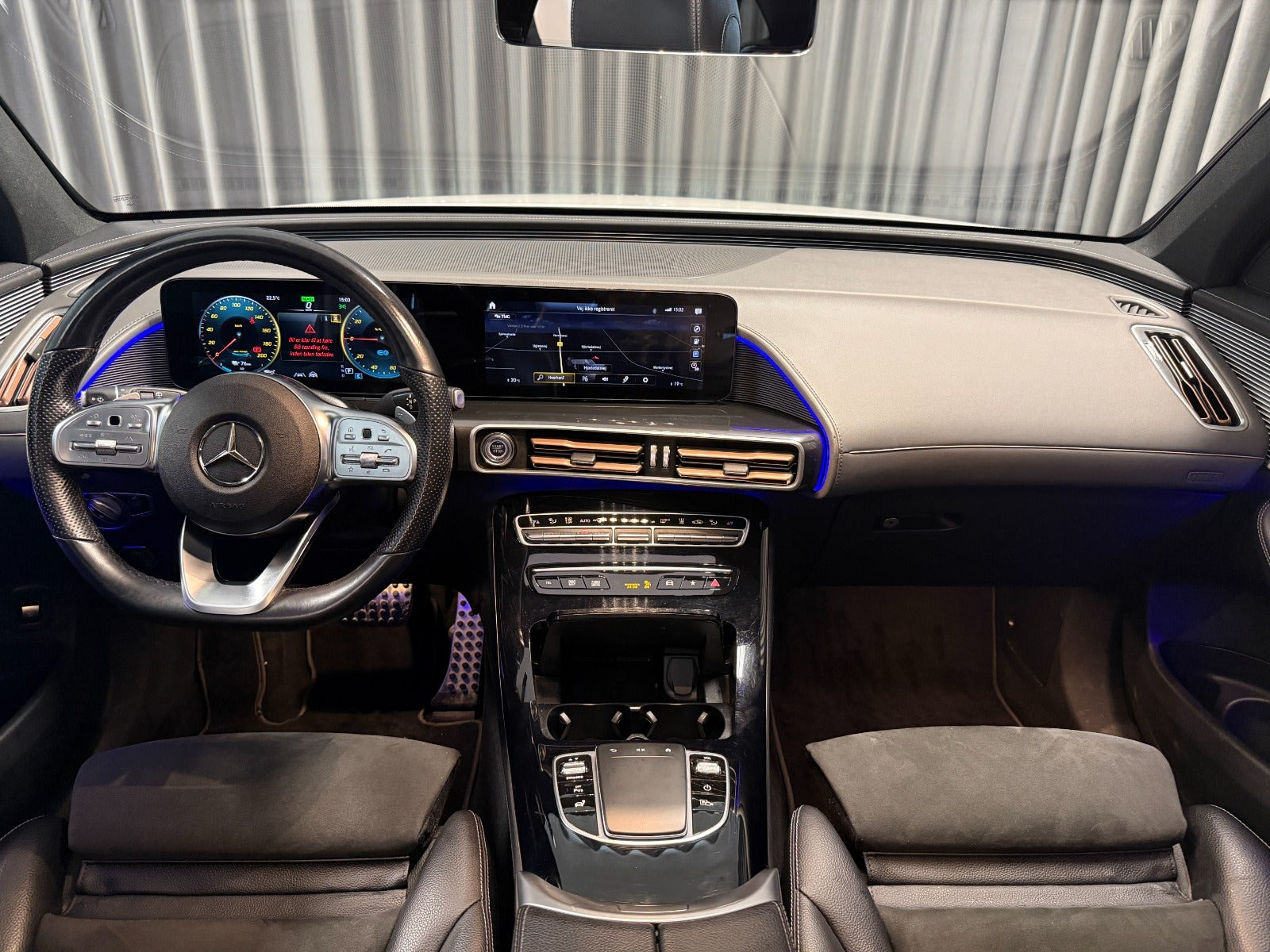 Hvid Mercedes EQC400 fra 2021