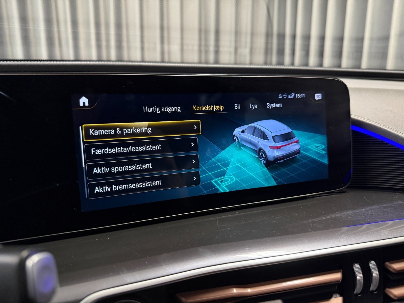 Hvid Mercedes EQC400 fra 2021