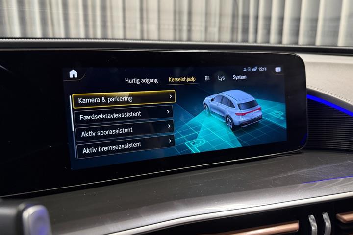 Hvid Mercedes EQC400 fra 2021