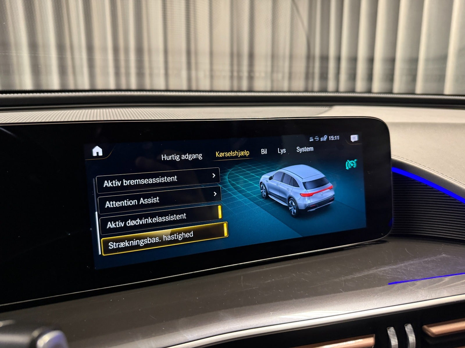 Hvid Mercedes EQC400 fra 2021