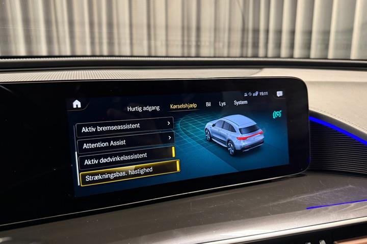 Hvid Mercedes EQC400 fra 2021