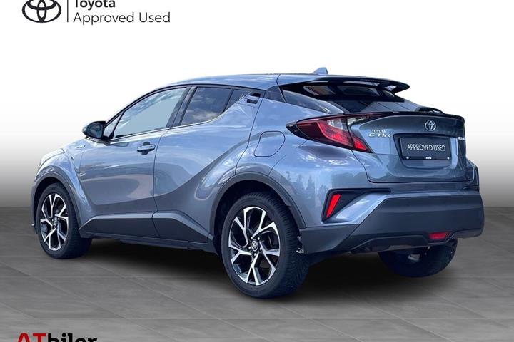 Grå Toyota C-HR fra 2022