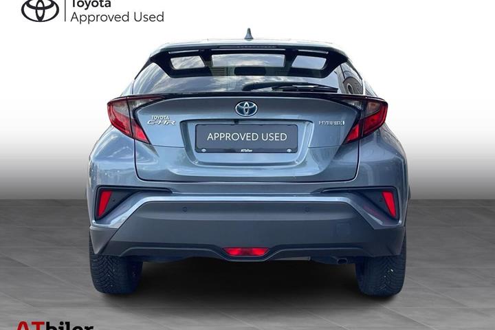 Grå Toyota C-HR fra 2022