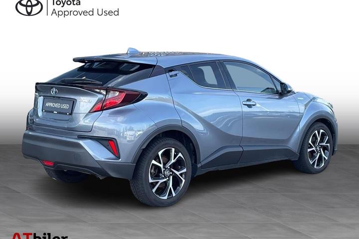 Grå Toyota C-HR fra 2022