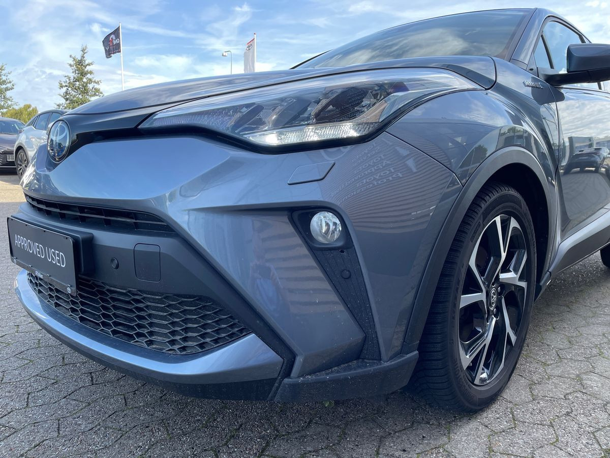 Grå Toyota C-HR fra 2022