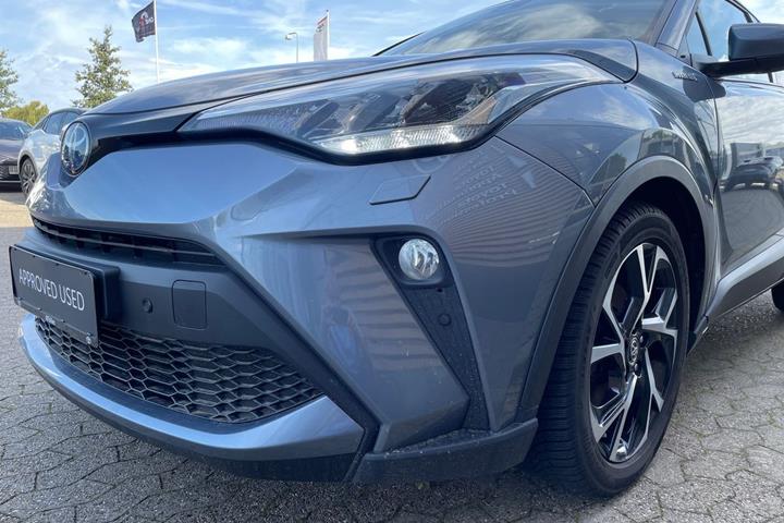 Grå Toyota C-HR fra 2022