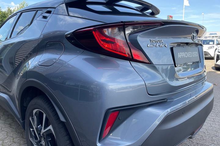 Grå Toyota C-HR fra 2022