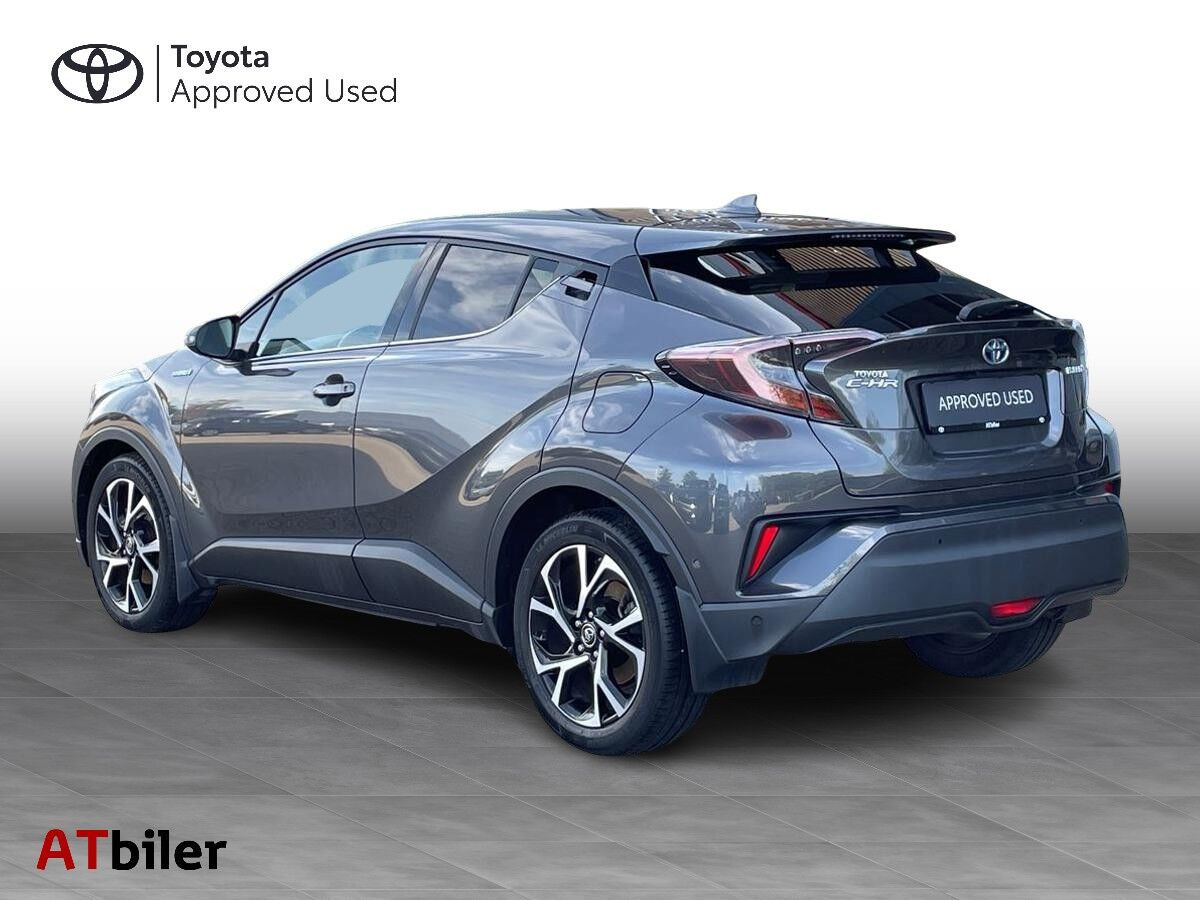 Sort Toyota C-HR fra 2019