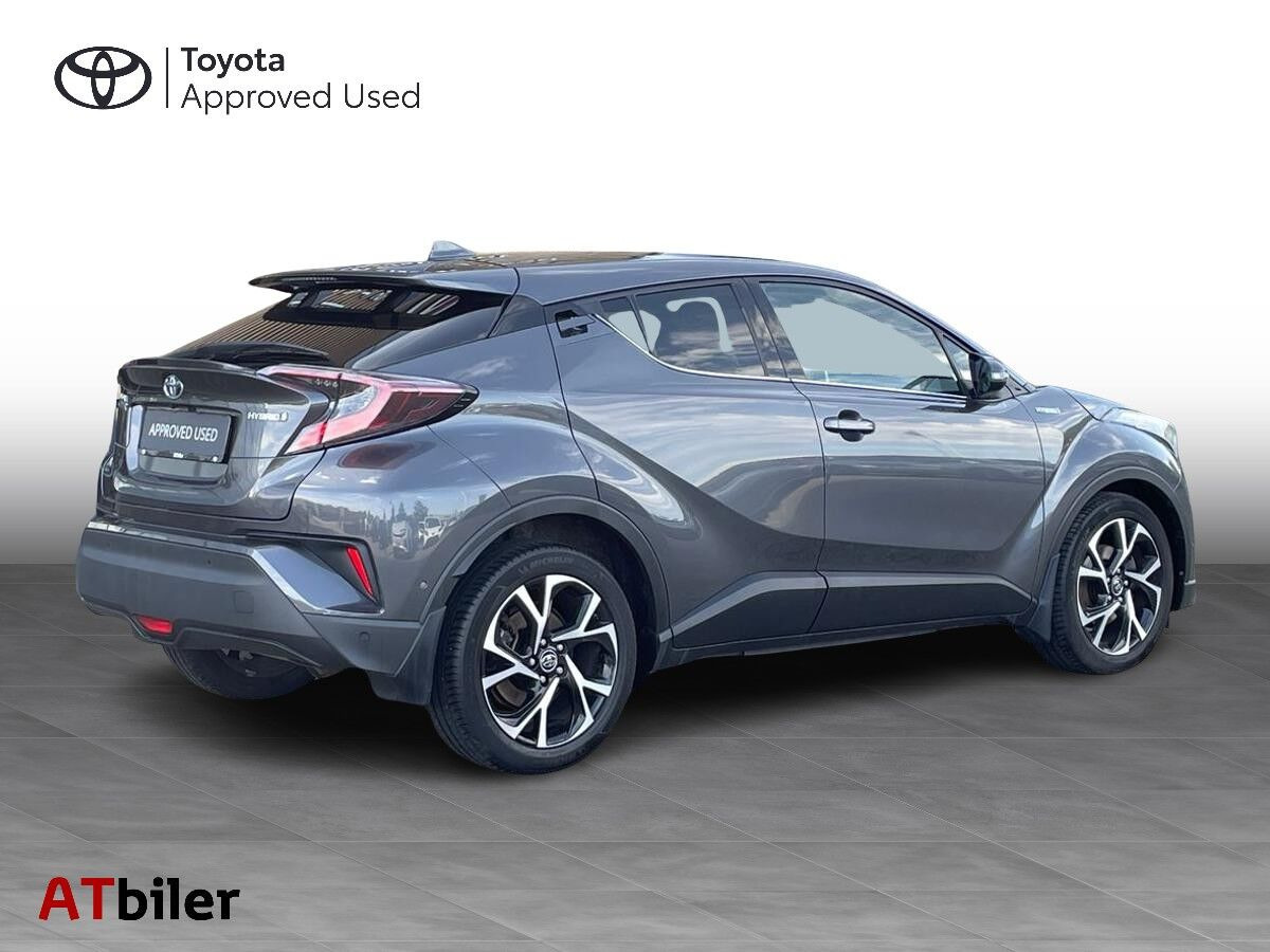 Sort Toyota C-HR fra 2019