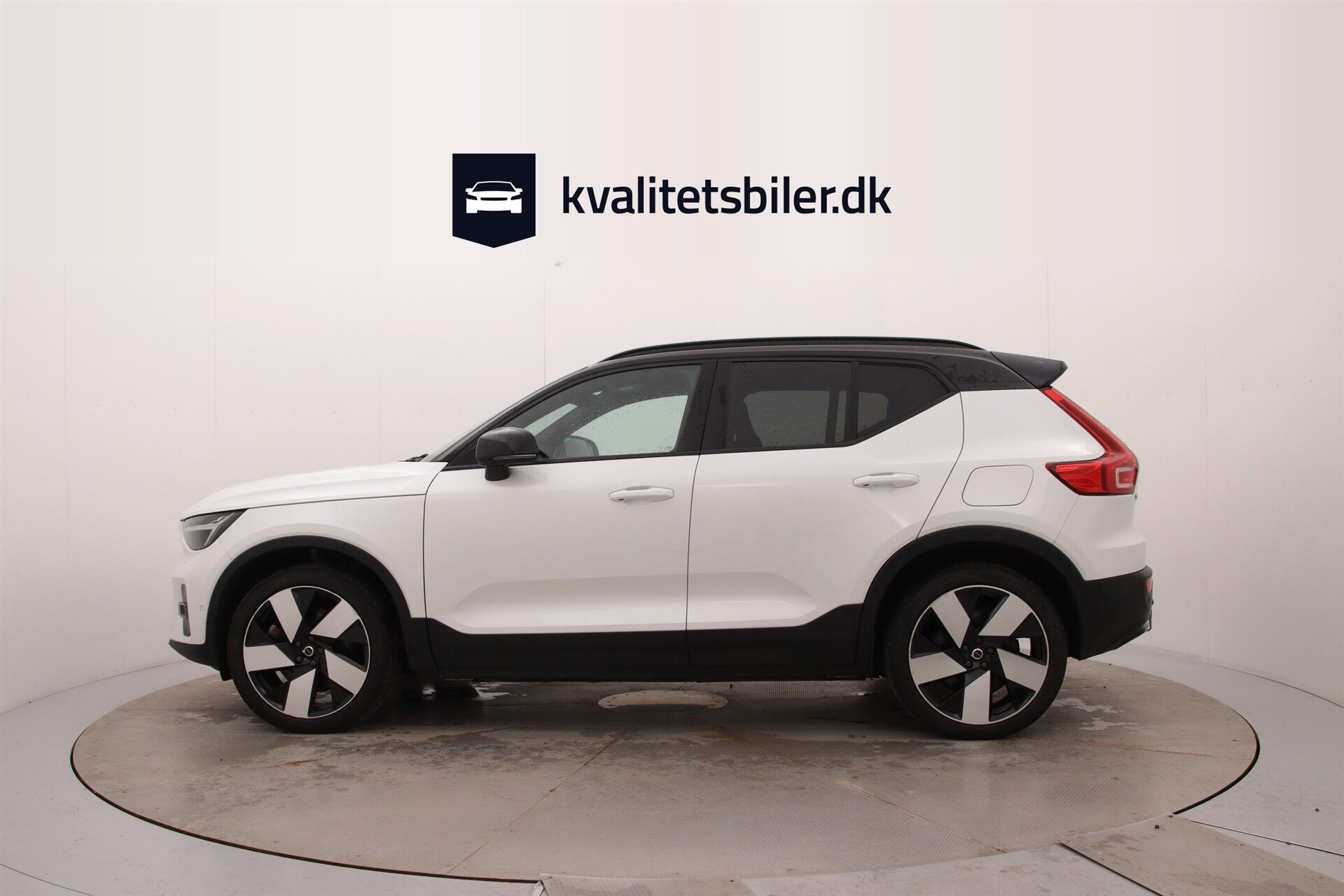 Hvid Volvo XC40 fra 2023