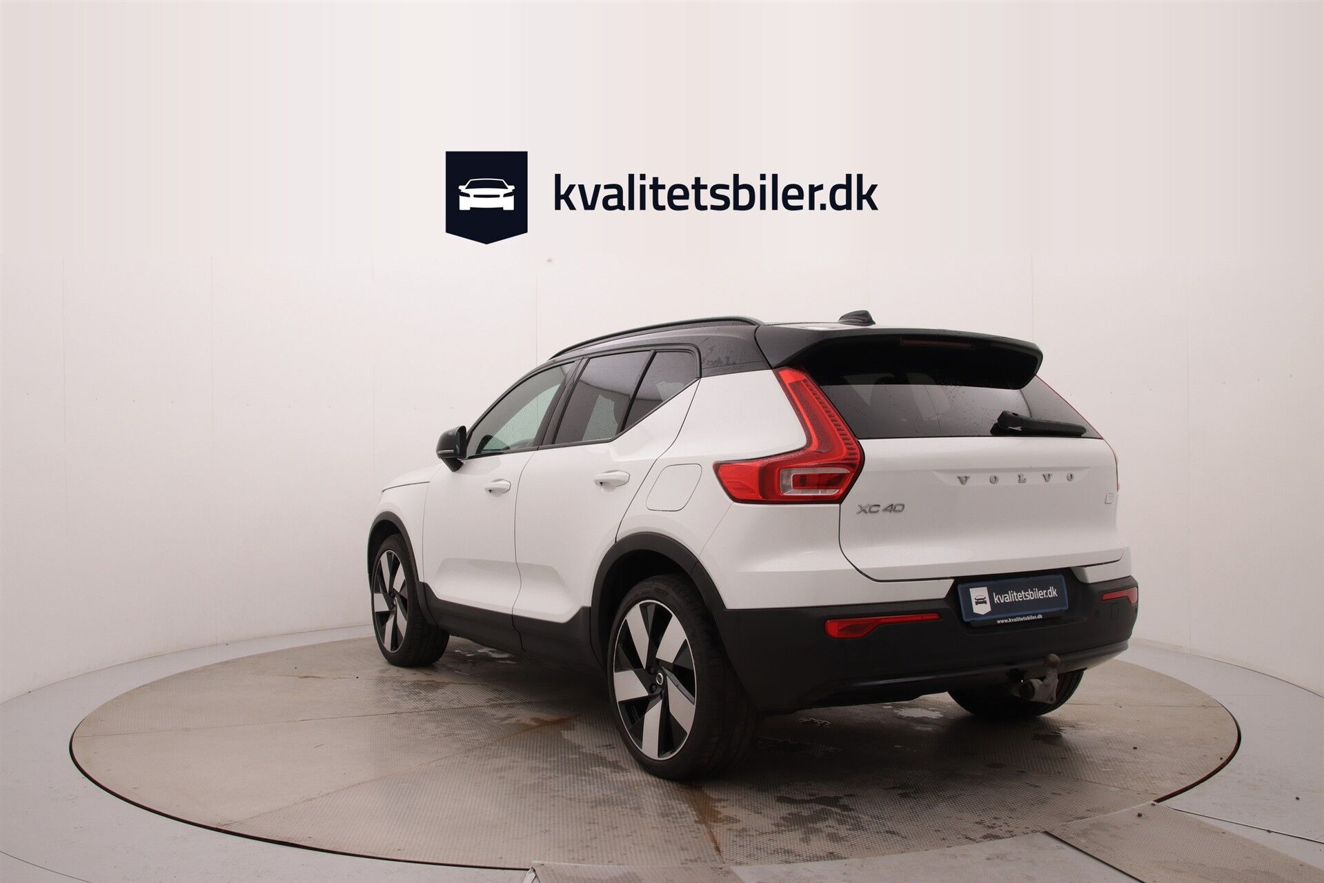 Hvid Volvo XC40 fra 2023