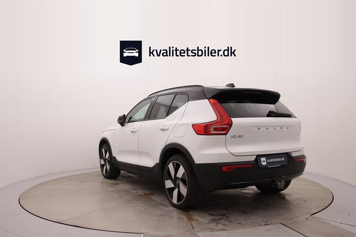 Hvid Volvo XC40 fra 2023