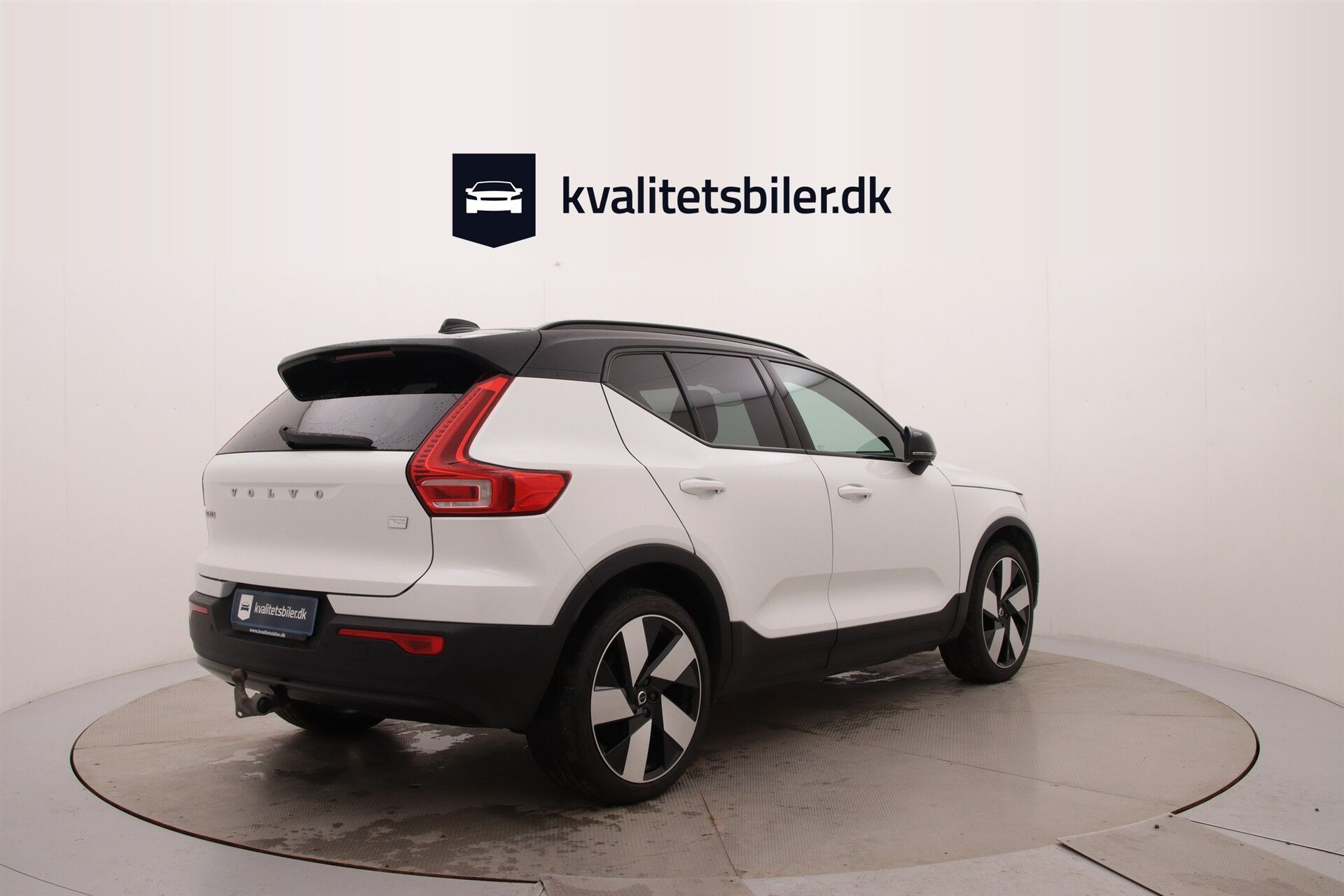 Hvid Volvo XC40 fra 2023