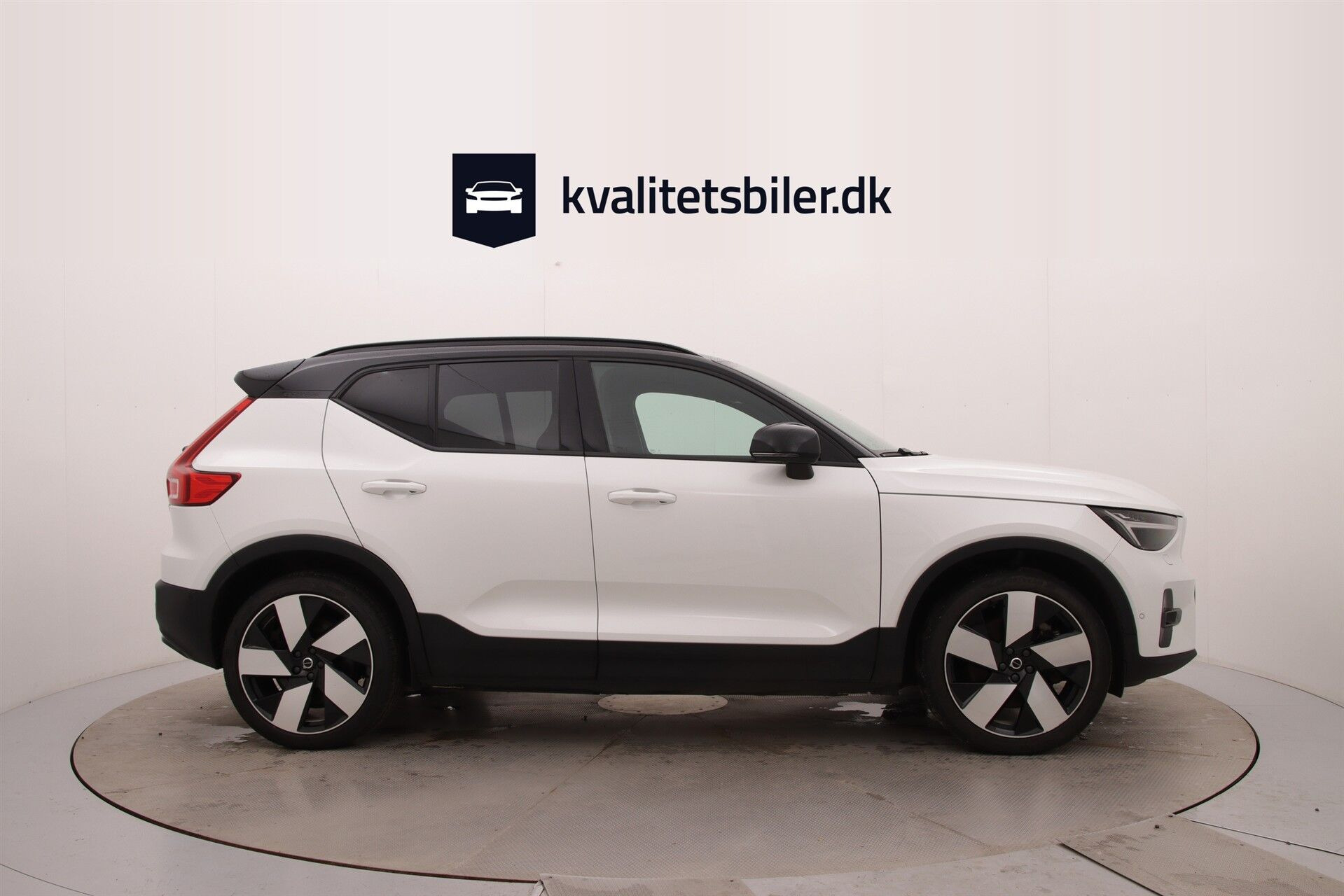 Hvid Volvo XC40 fra 2023