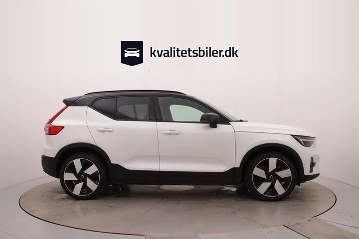 Hvid Volvo XC40 fra 2023