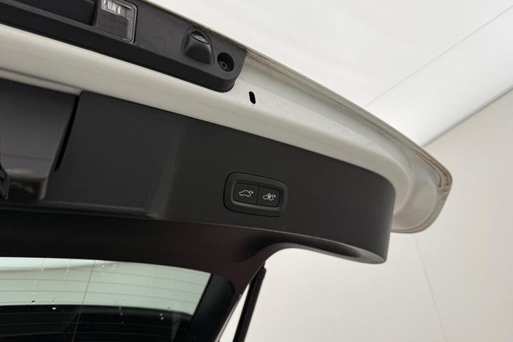 Hvid Volvo XC40 fra 2023