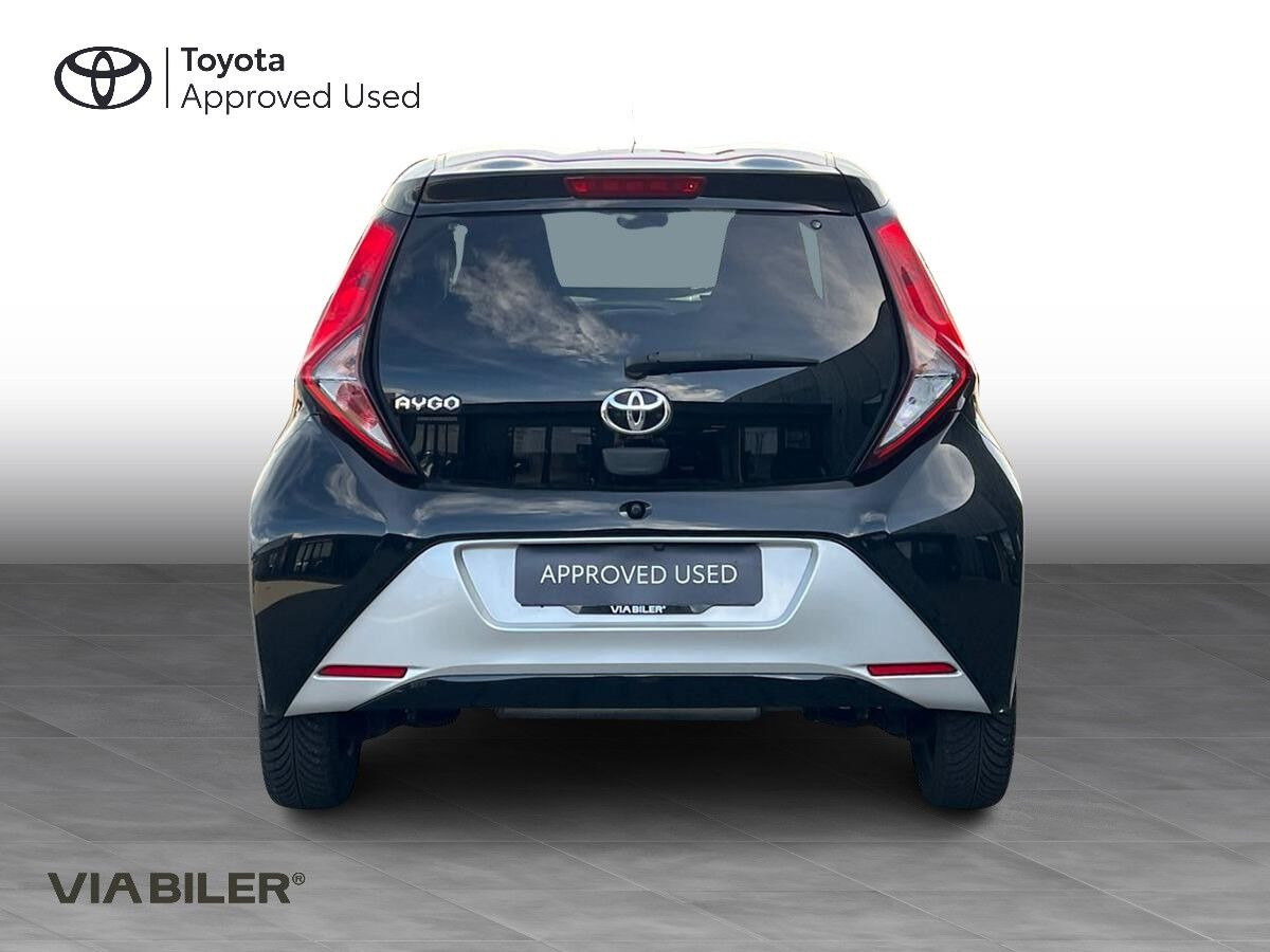 Sort Toyota Aygo fra 2020