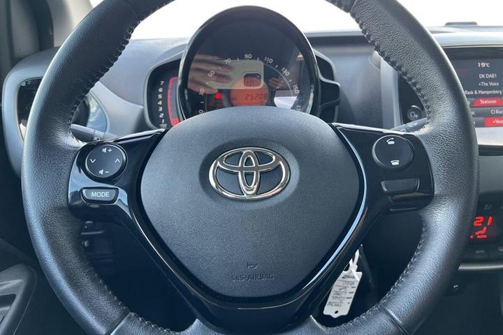 Sort Toyota Aygo fra 2020