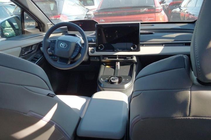Sort Toyota C-HR+ fra 2026