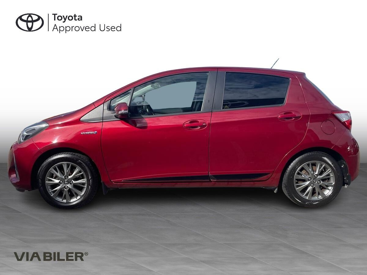 Rød Toyota Yaris fra 2017