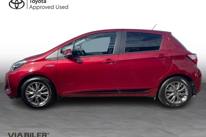 Rød Toyota Yaris fra 2017