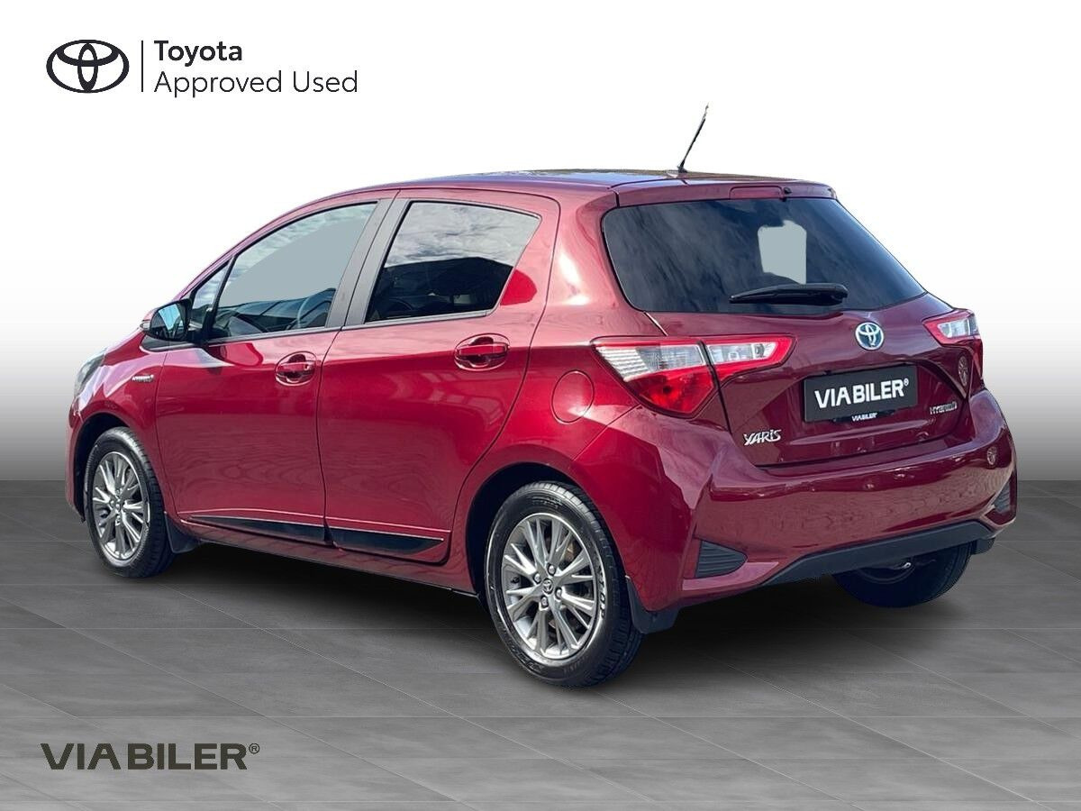 Rød Toyota Yaris fra 2017