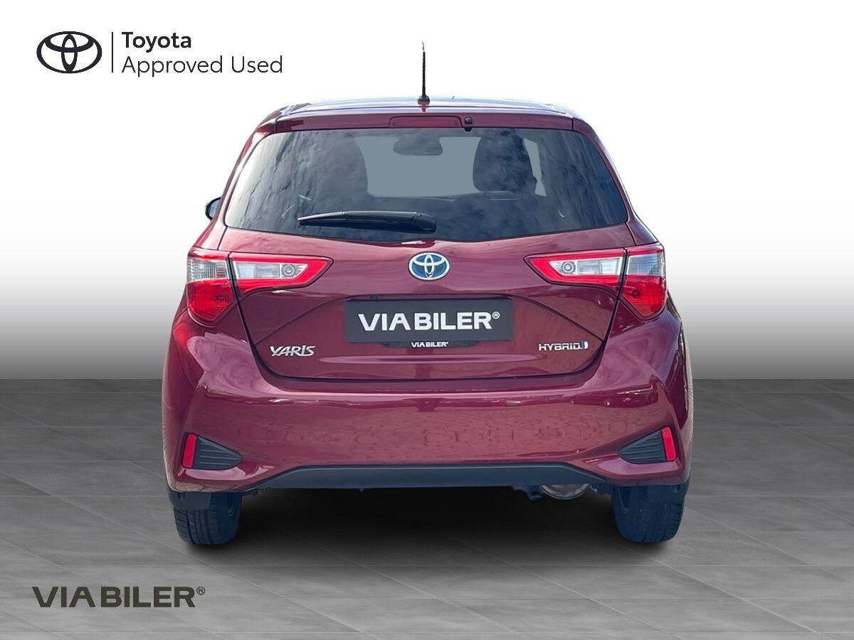 Rød Toyota Yaris fra 2017