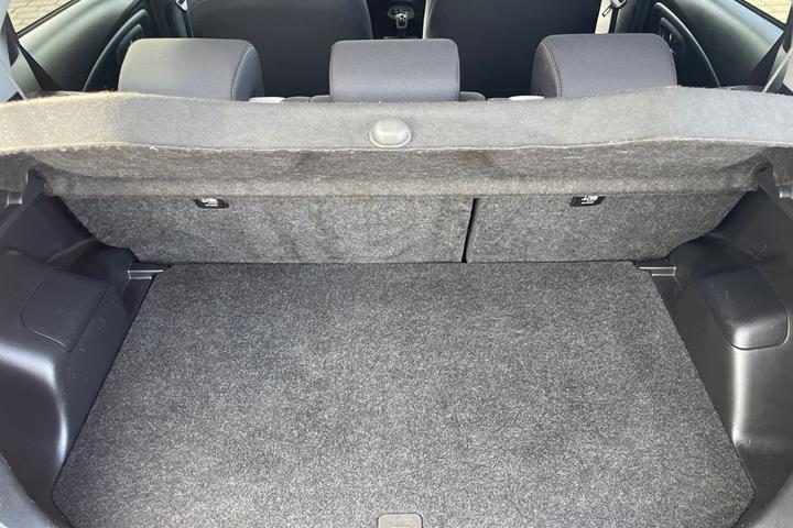 Rød Toyota Yaris fra 2017