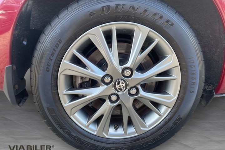 Rød Toyota Yaris fra 2017