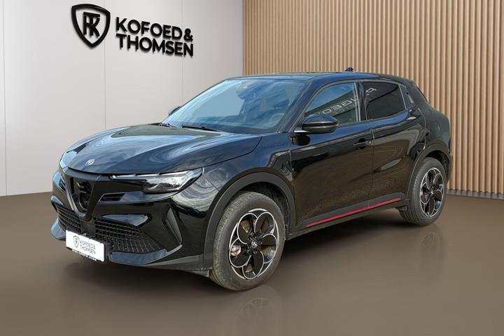 Sort Alfa Romeo Junior fra 2025 set udefra