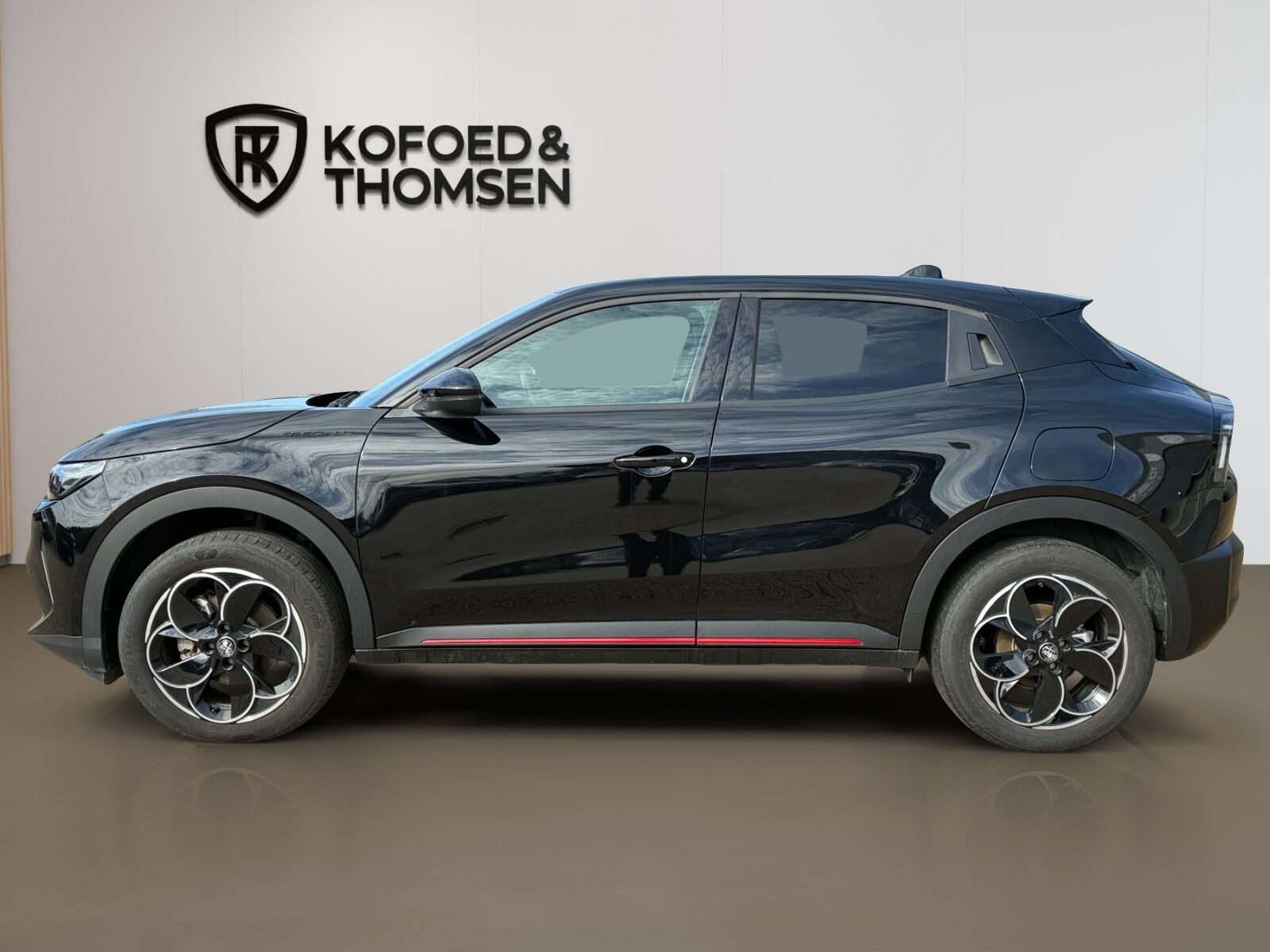 Sort Alfa Romeo Junior fra 2025