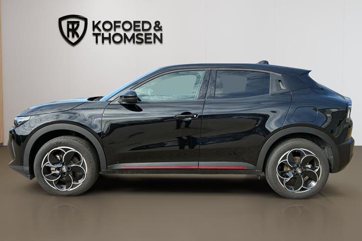 Sort Alfa Romeo Junior fra 2025