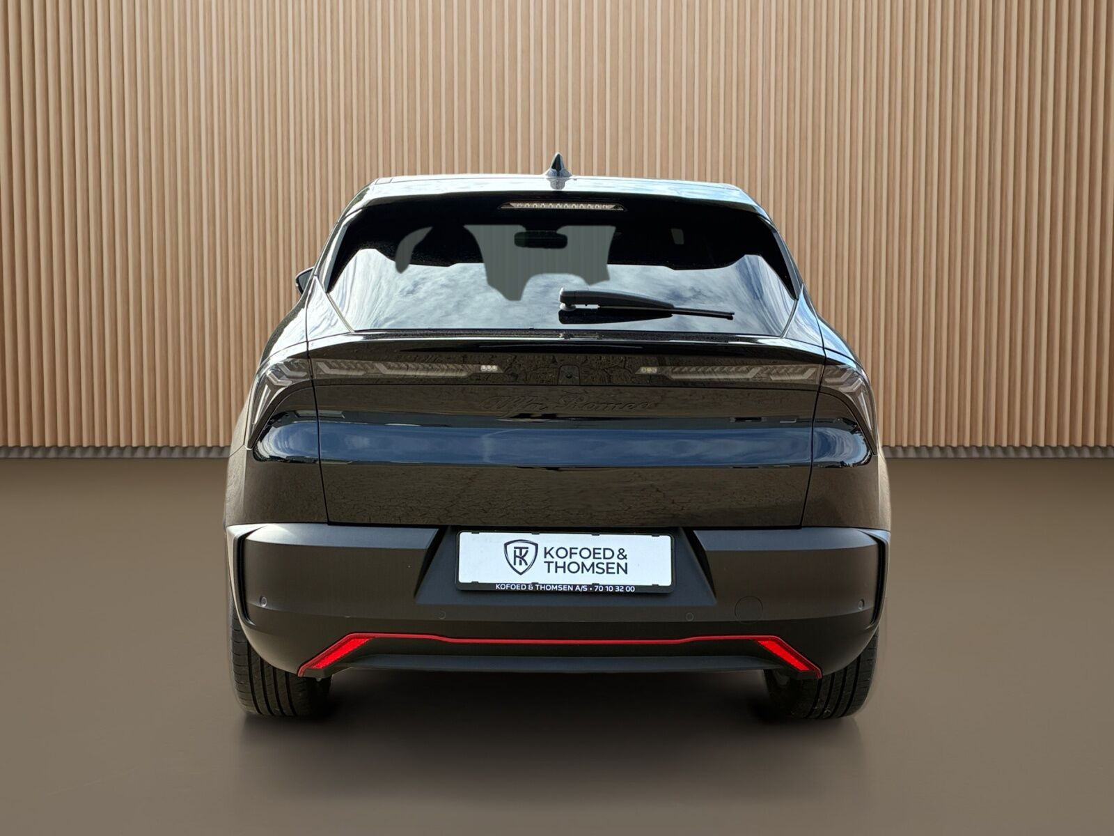 Sort Alfa Romeo Junior fra 2025