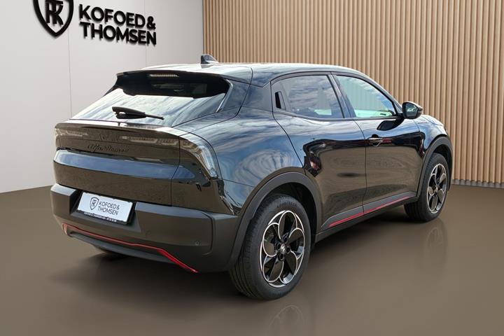 Sort Alfa Romeo Junior fra 2025