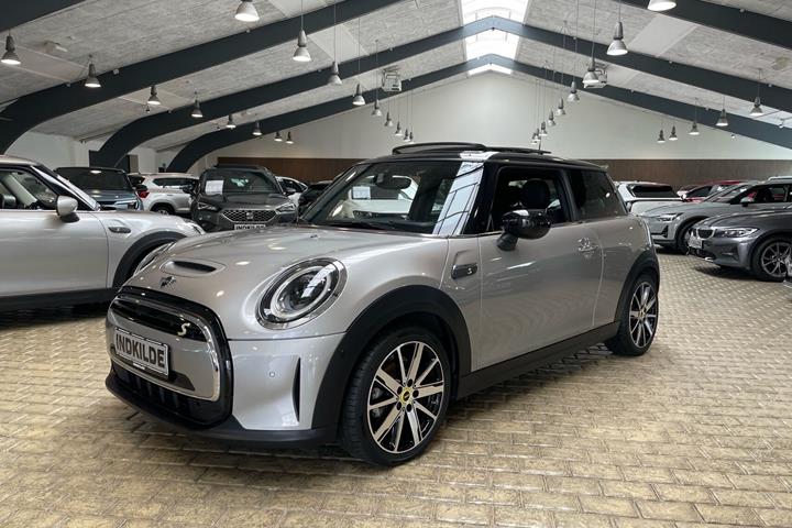 Sølv Mini Cooper fra 2023