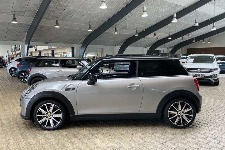 Sølv Mini Cooper fra 2023