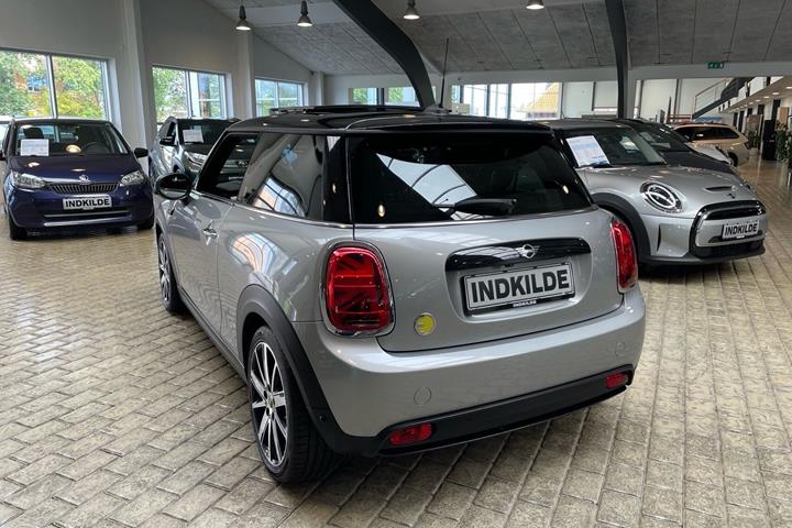 Sølv Mini Cooper fra 2023
