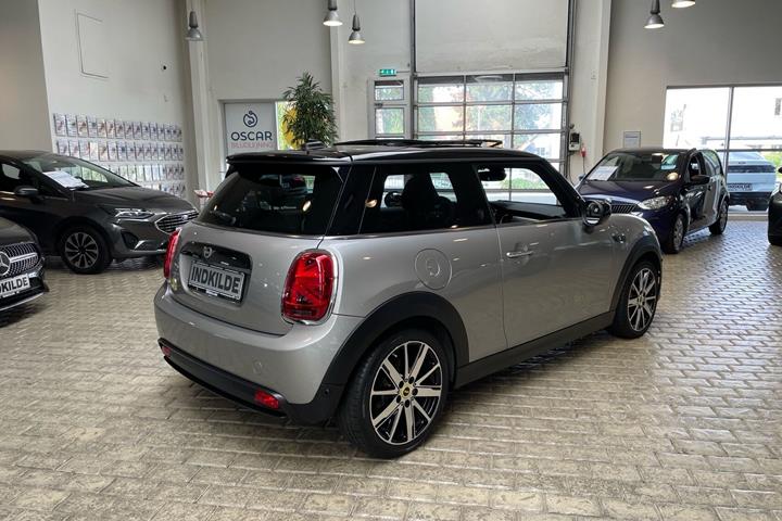 Sølv Mini Cooper fra 2023