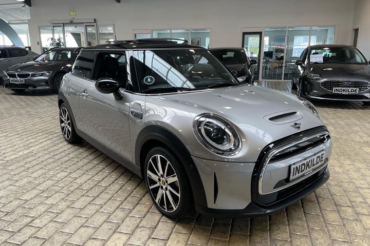 Sølv Mini Cooper fra 2023