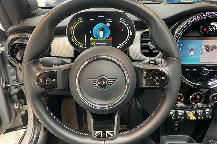 Sølv Mini Cooper fra 2023